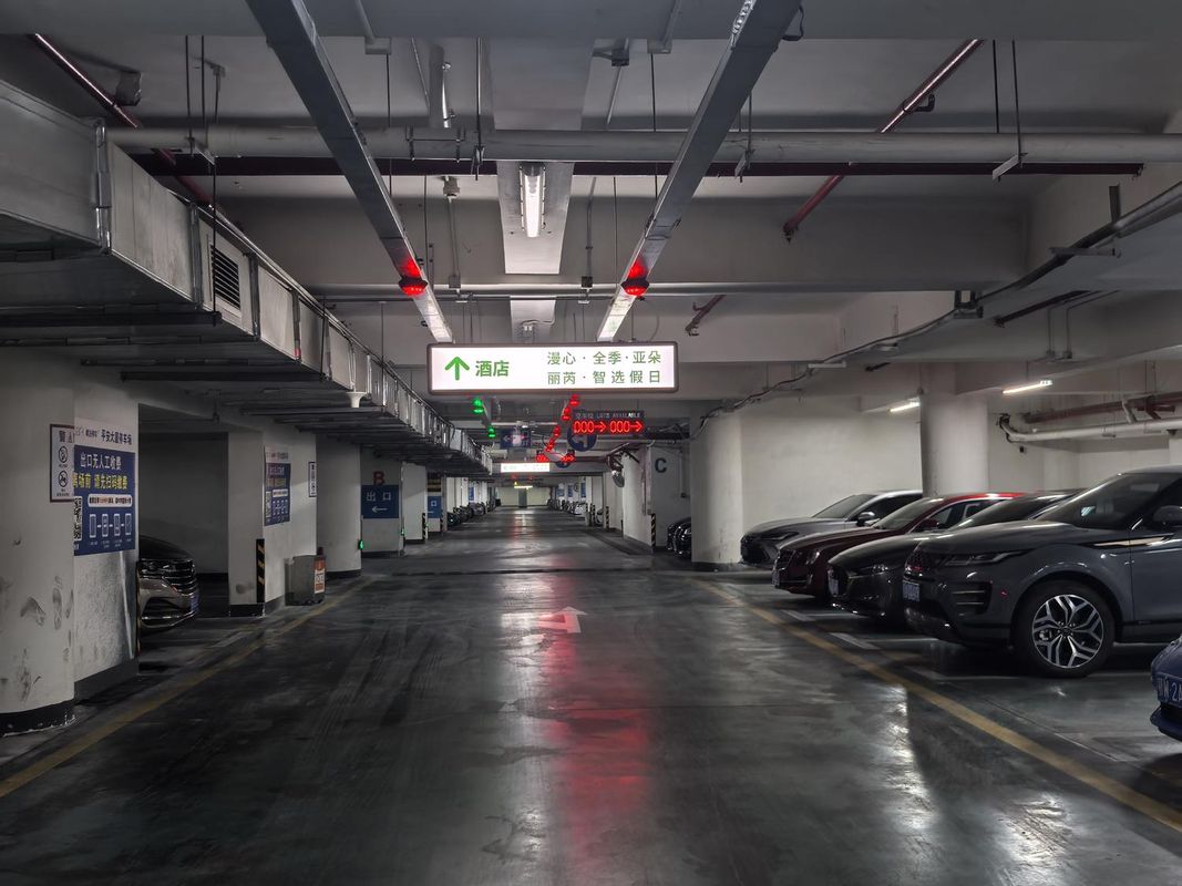 武汉江汉路步行街高空江景亚朵酒店
