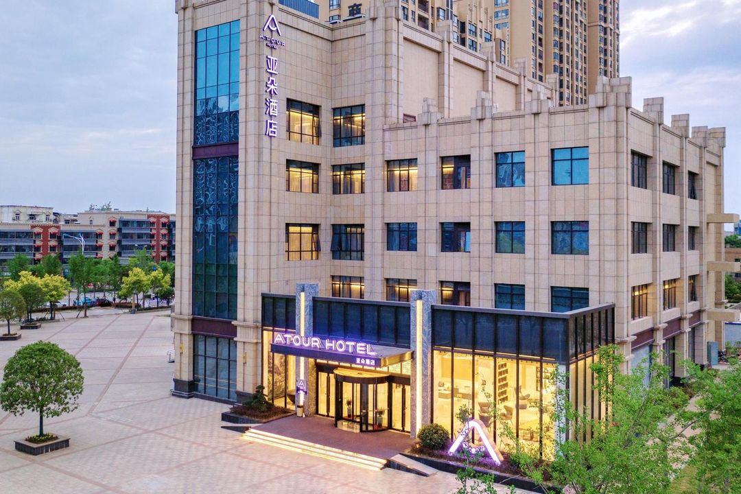 武汉木兰陂商大厦亚朵酒店