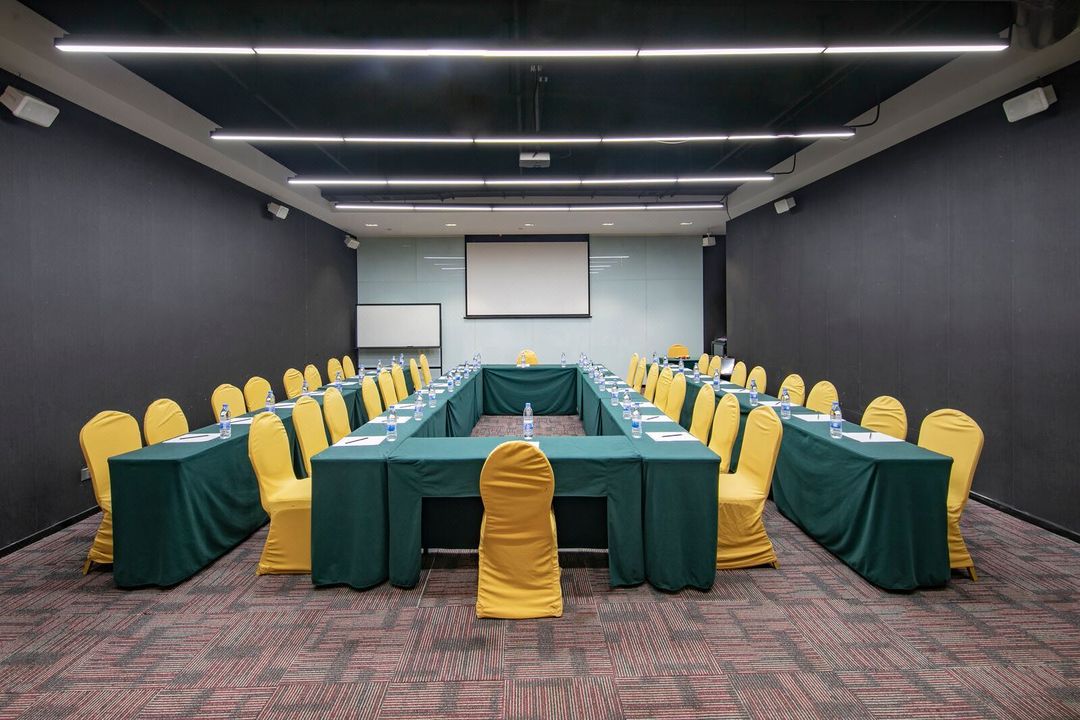 豪致酒店(三阳广场火车站店)