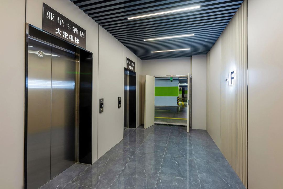 厦门两岸金融中心地铁站湖里万达亚朵S酒店