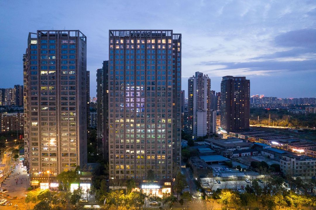 城上&middot;轻居酒店(成都东站四川师范大学店)
