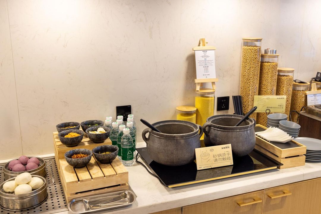 沈阳青年大街彩电塔亚朵酒店
