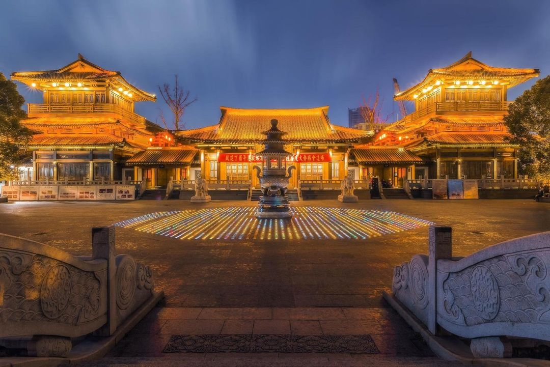 杭州火车东站西广场亚朵酒店