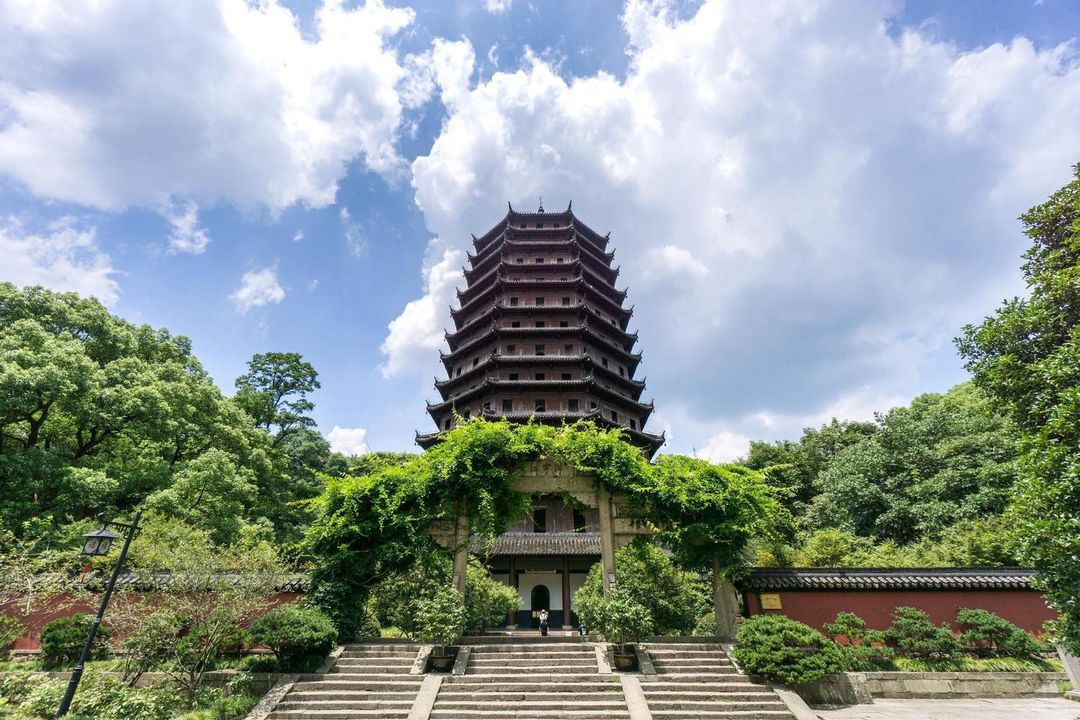 杭州滨江宝龙城诚业路亚朵酒店