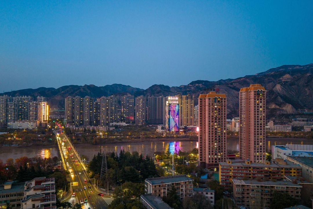 兰州中心敦煌路亚朵酒店