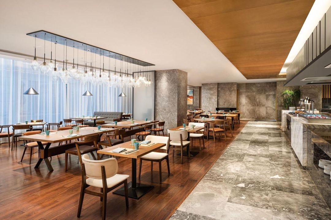 上海万信福朋喜来登酒店(秀沿路地铁站店)
