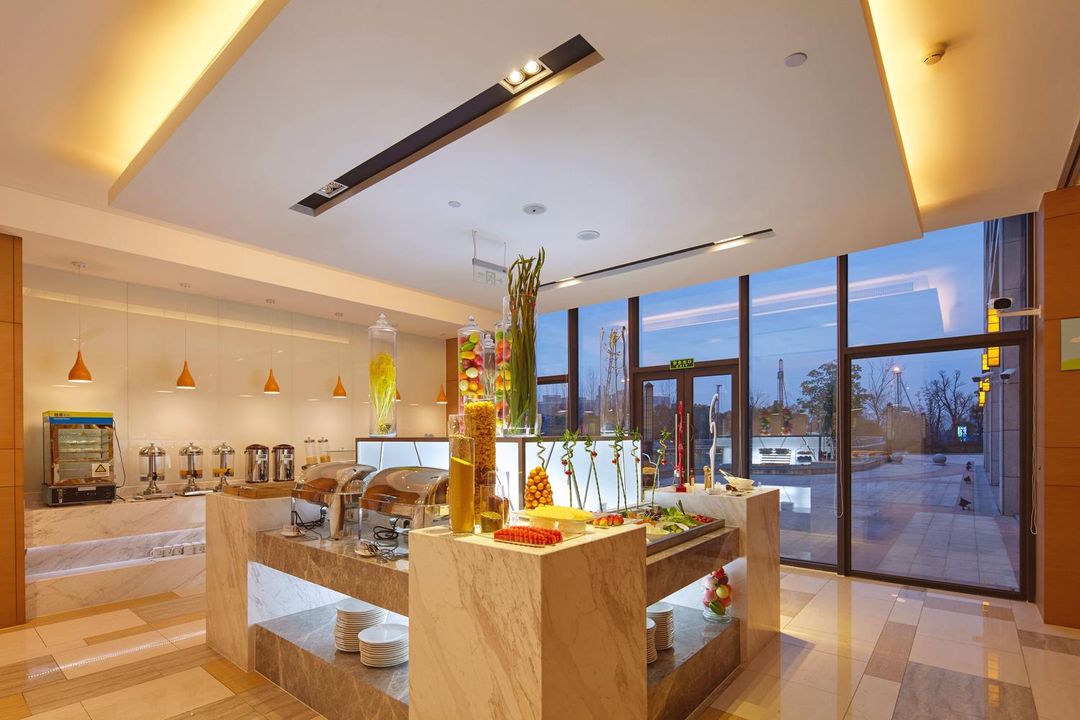 上海中茂世纪智选假日酒店
