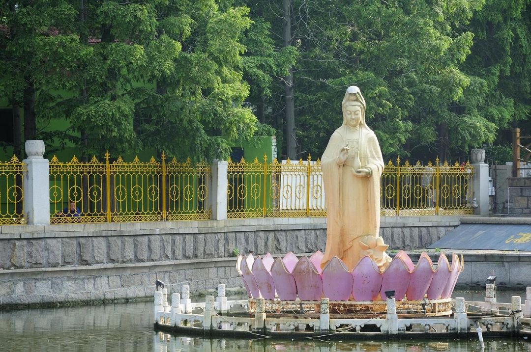 青岛福州路樱花小镇亚朵酒店