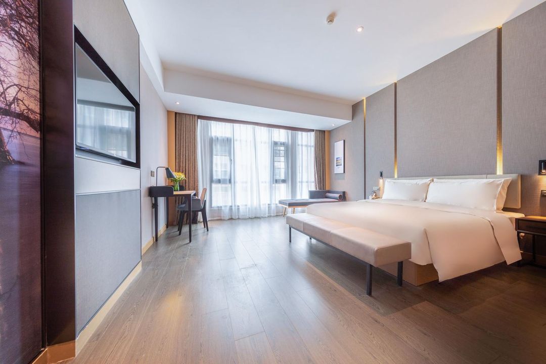 昆明西山区滇池柏悦亚朵酒店