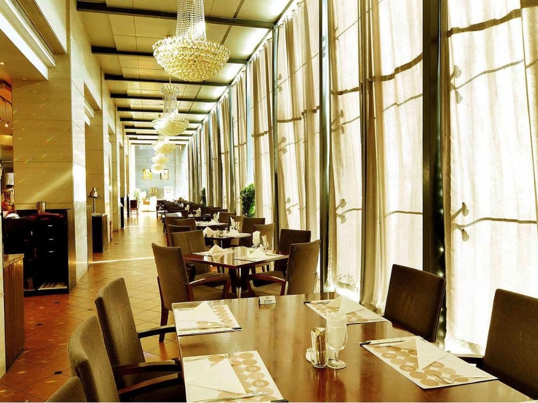 昆山君豪酒店(城市广场地铁站店)