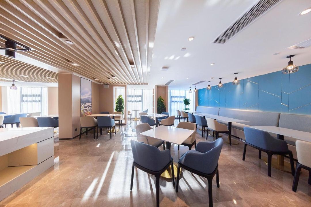 昆明南站大学城亚朵酒店
