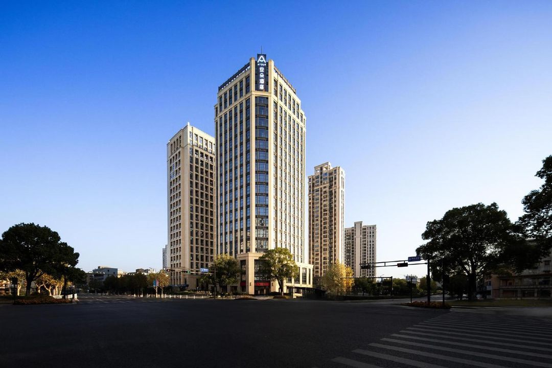 杭州萧山火车南站萧绍路亚朵酒店