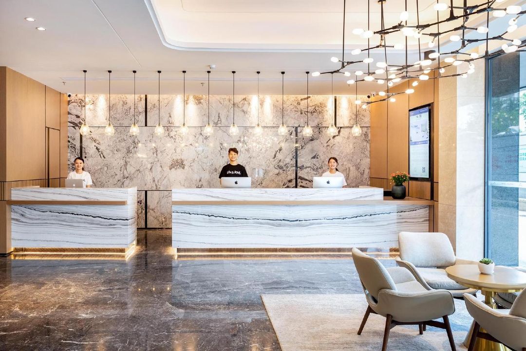 深圳华强北振兴路亚朵酒店