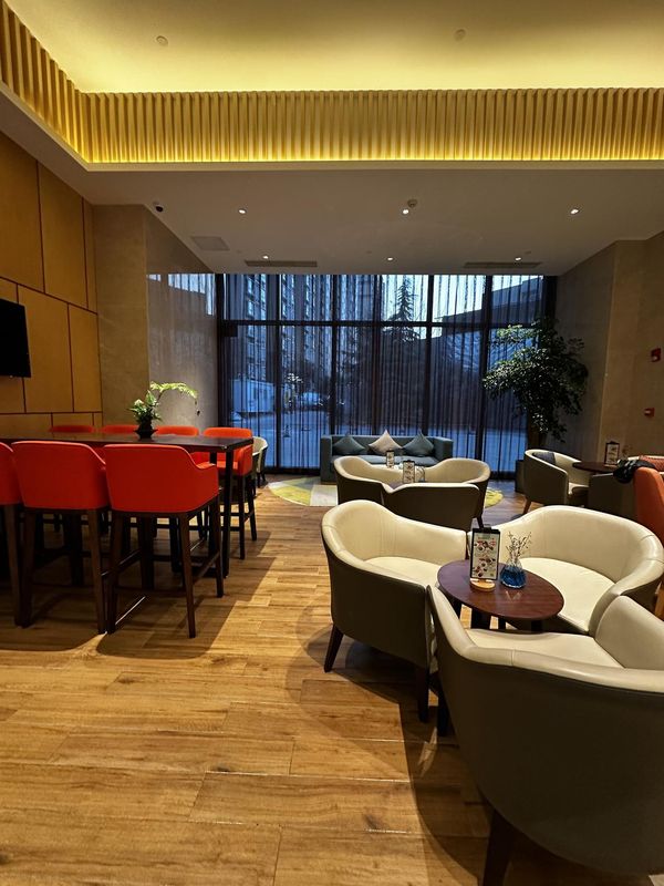 西安高新假日酒店(金光门地铁站店)