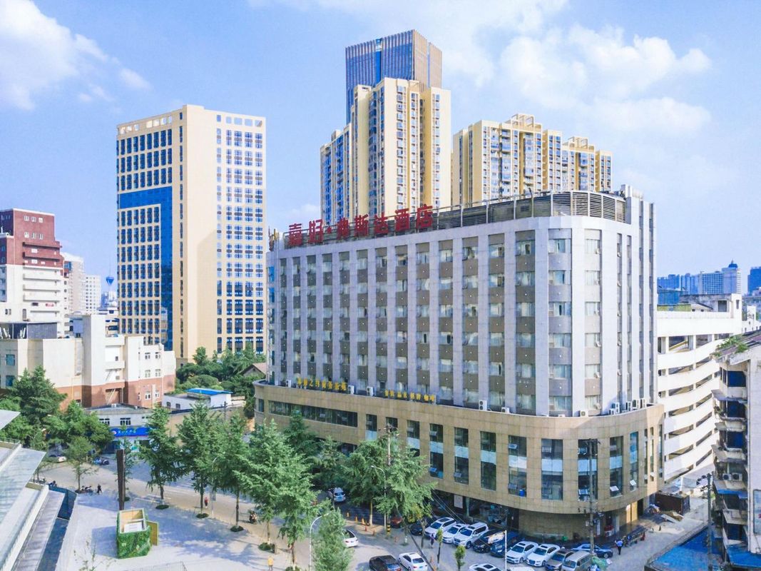嘉好弗斯达酒店(成都人民北路地铁站店)