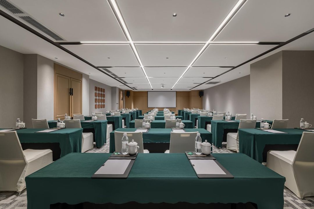 建国铂萃武汉光谷科技会展中心酒店