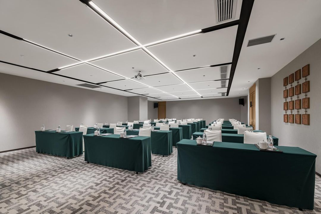 建国铂萃武汉光谷科技会展中心酒店