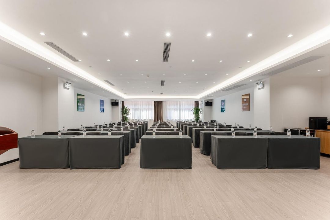 建国扉缦酒店(西安钟楼地铁站回民街店)