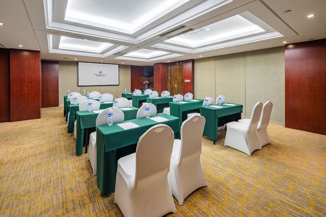 丽呈名爵国际酒店(长沙雨花区黄土岭地铁站店)