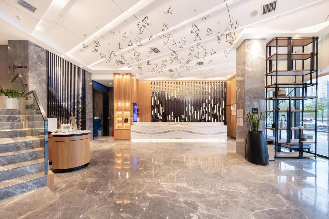 长沙红星德思勤亚朵酒店