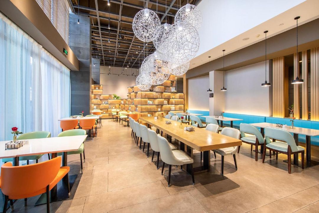 宁波三江口外滩书城亚朵酒店