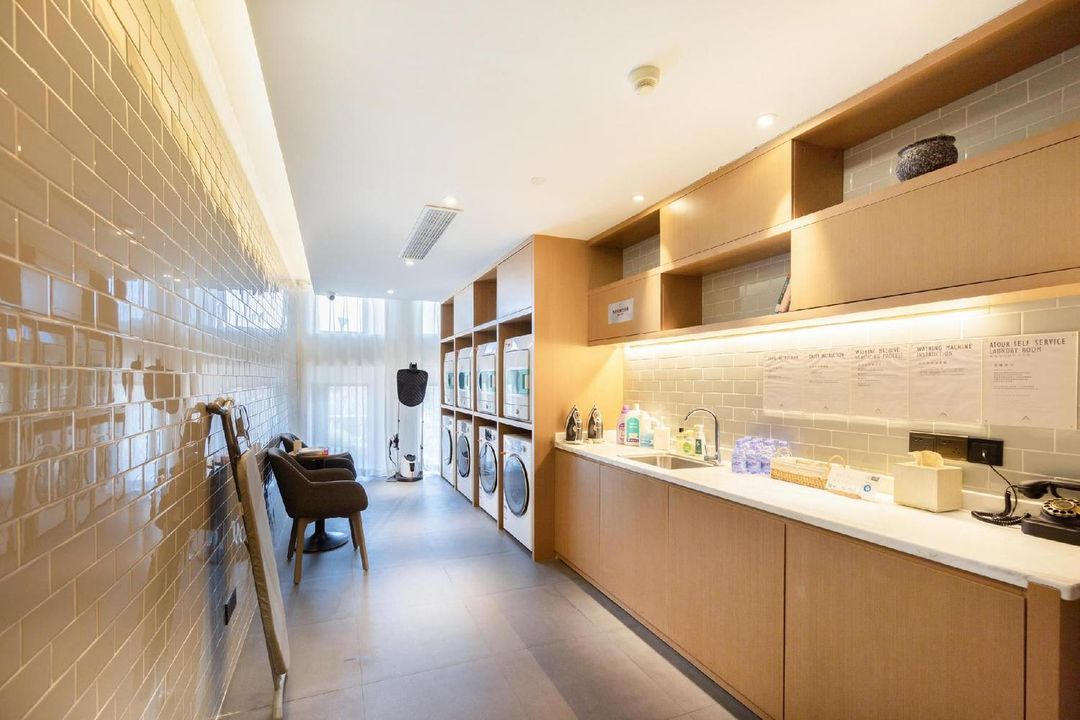 宁波三江口外滩书城亚朵酒店