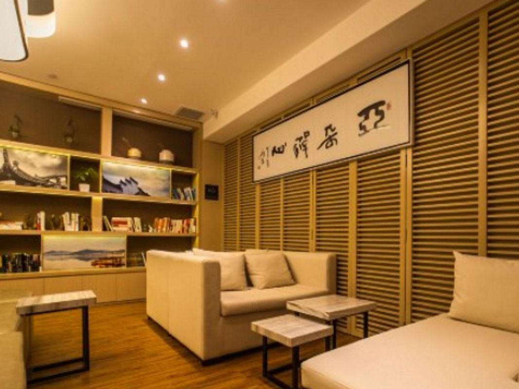 苏州吴江新都汇亚朵酒店