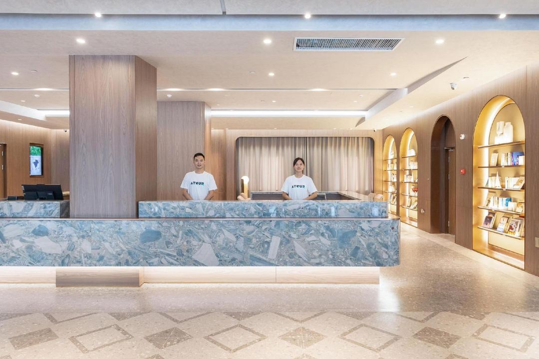 青岛崂山区石老人海水浴场亚朵酒店
