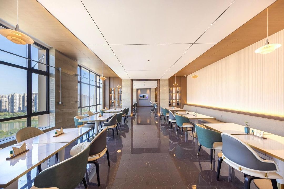 长沙万家丽中路马王堆亚朵酒店