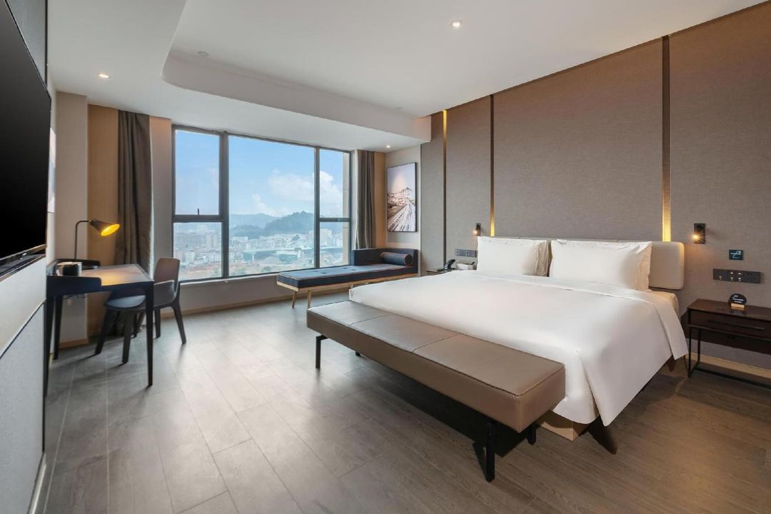 东莞凤岗南天大厦亚朵酒店