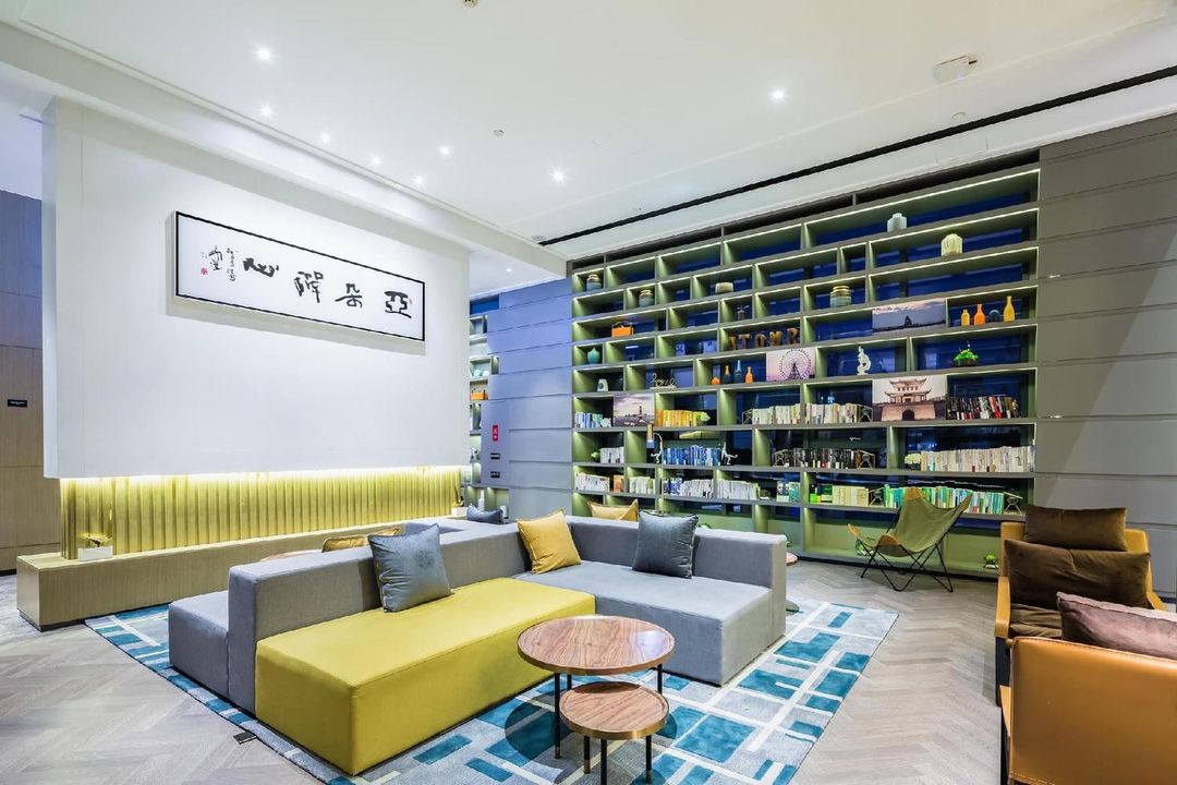 青岛福州路樱花小镇亚朵酒店