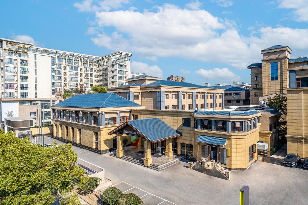 忆泊城市酒店(临平银泰百货邱山大街店)