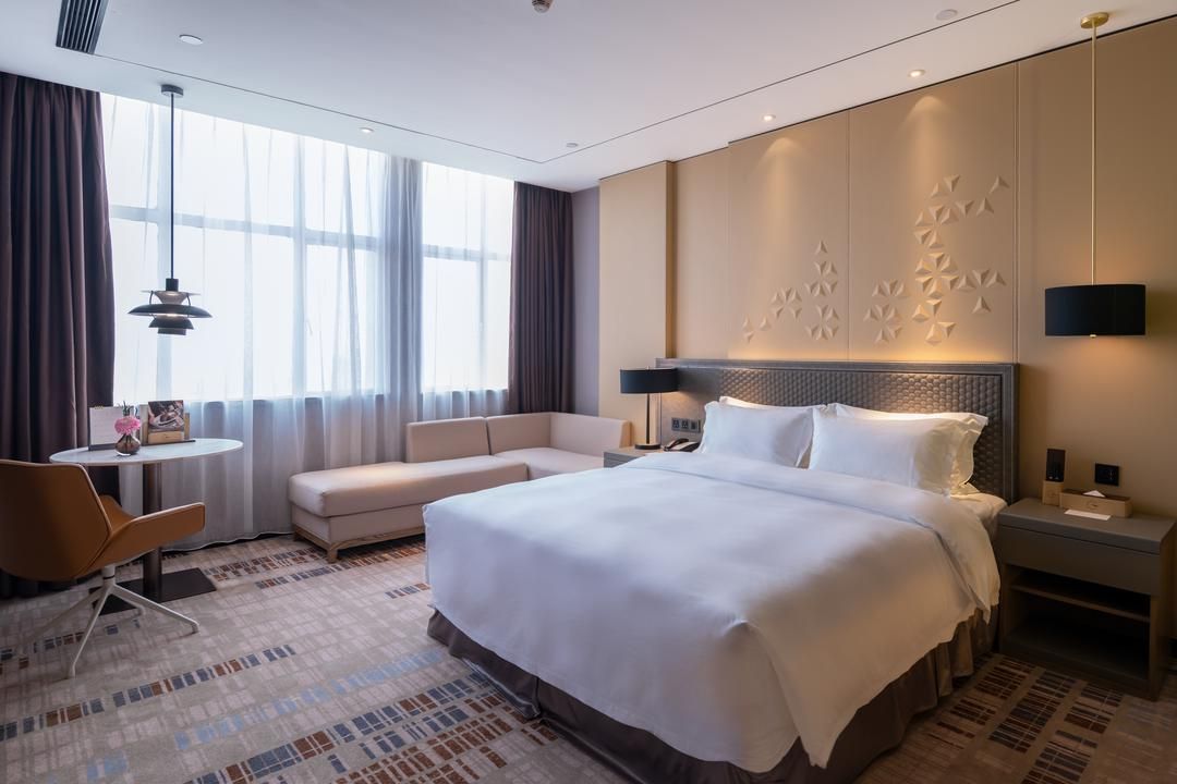 深圳澔悦格兰云天国际酒店(国际会展中心海上田园东地铁站店)