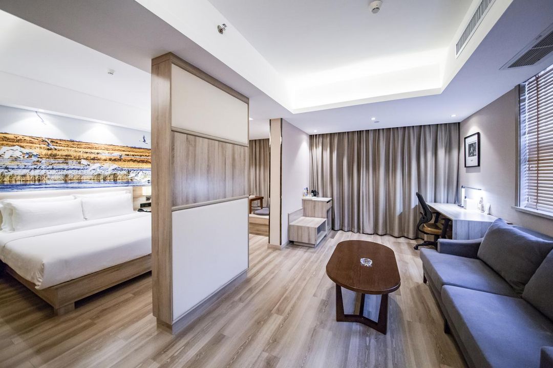 济南奥体中心汉峪金谷亚朵酒店