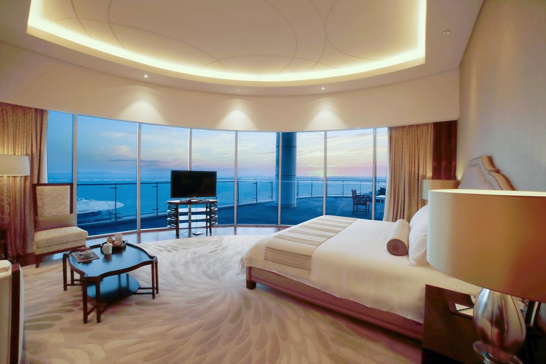 金厦海景贵宾套房（180&deg;海景，带阳台）