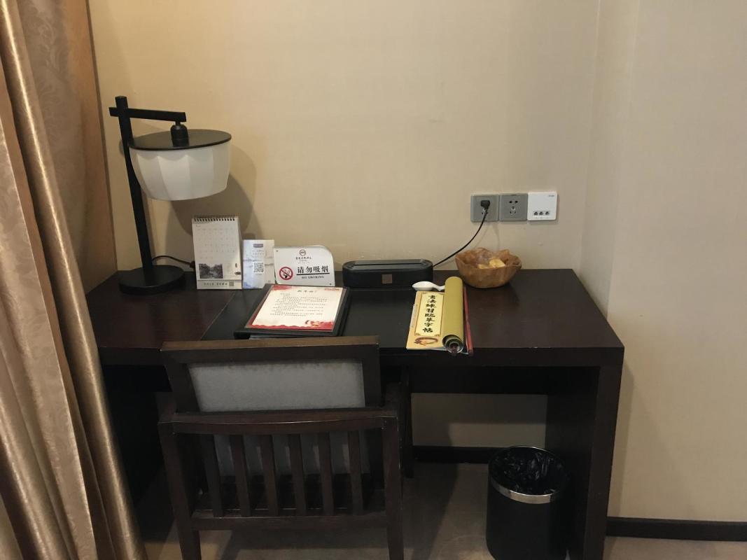 书香世家酒店(济南高新万达齐鲁软件园地铁站店)