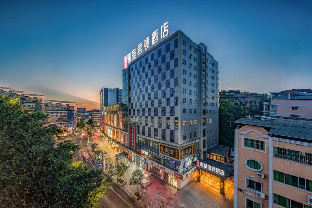 丽呈君顿酒店(重庆梁平重百商场店)