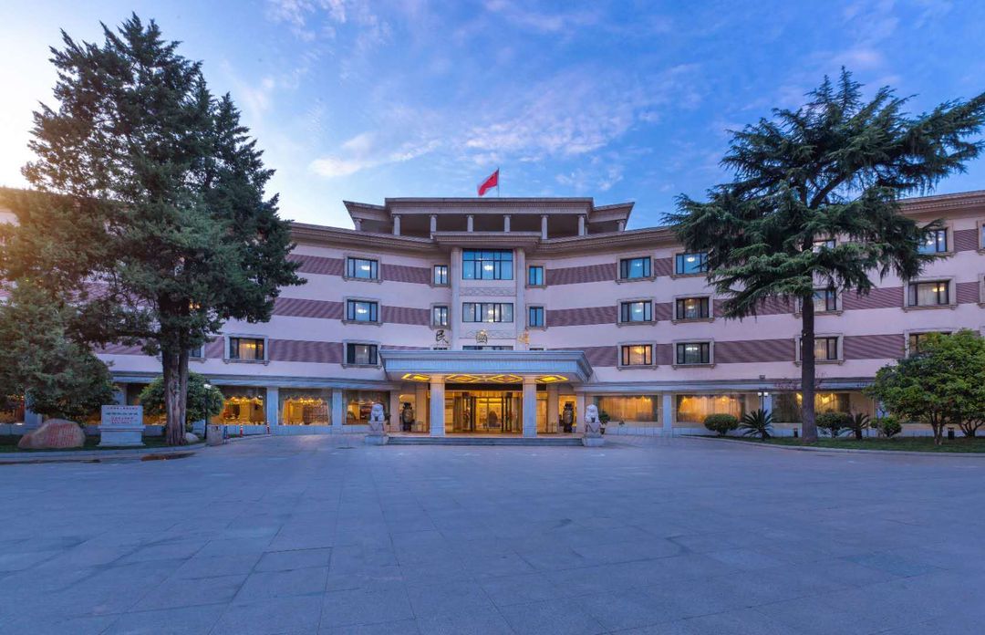 南京华江饭店(玄武湖青春广场地铁站店)