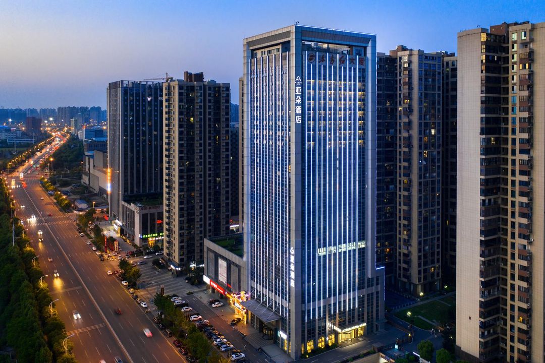 长沙麓谷高新区东方红中路亚朵酒店