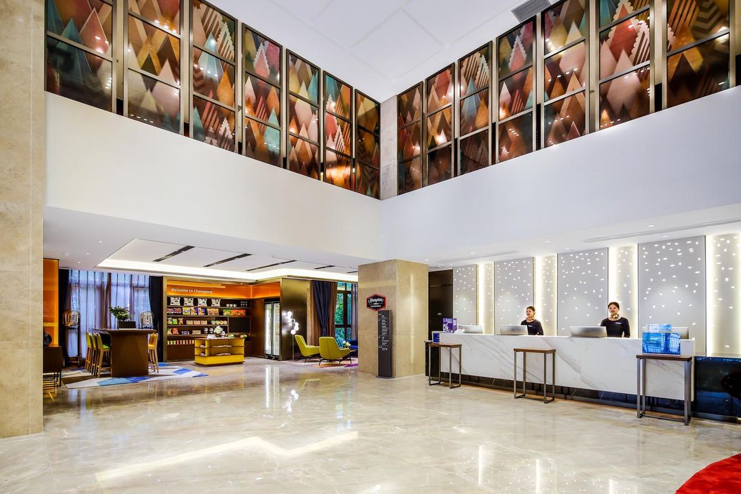重庆江北观音桥步行街希尔顿欢朋酒店
