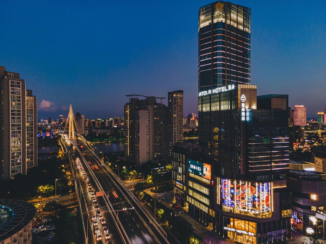 宁波老外滩绿地中心亚朵酒店