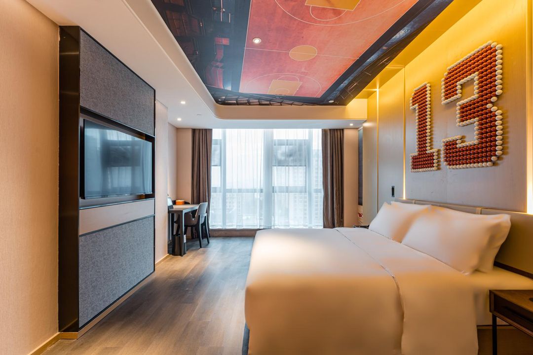 绍兴镜湖亚朵篮球酒店