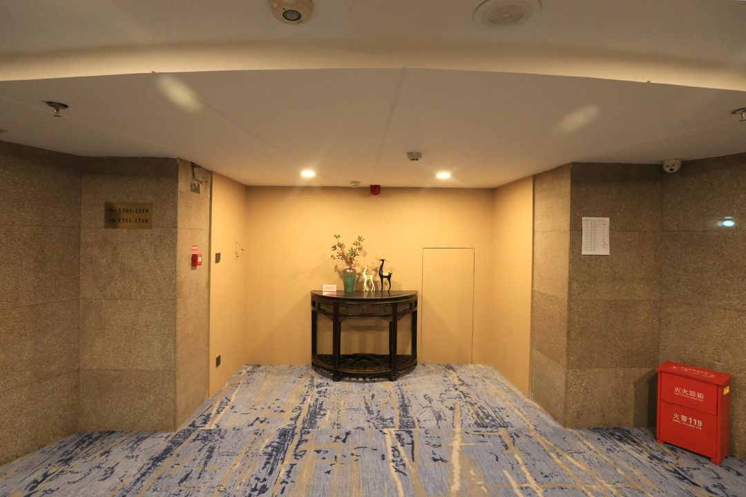成都明珠国际酒店(金牛万达梁家巷地铁站店)
