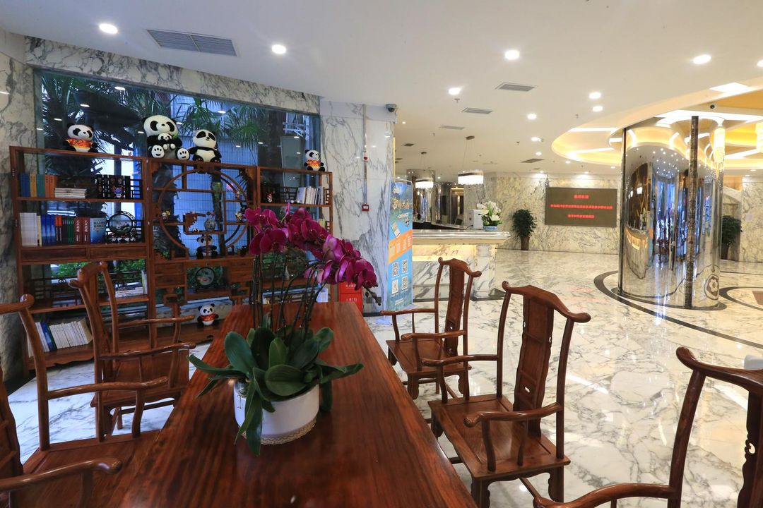 成都明珠国际酒店(金牛万达梁家巷地铁站店)
