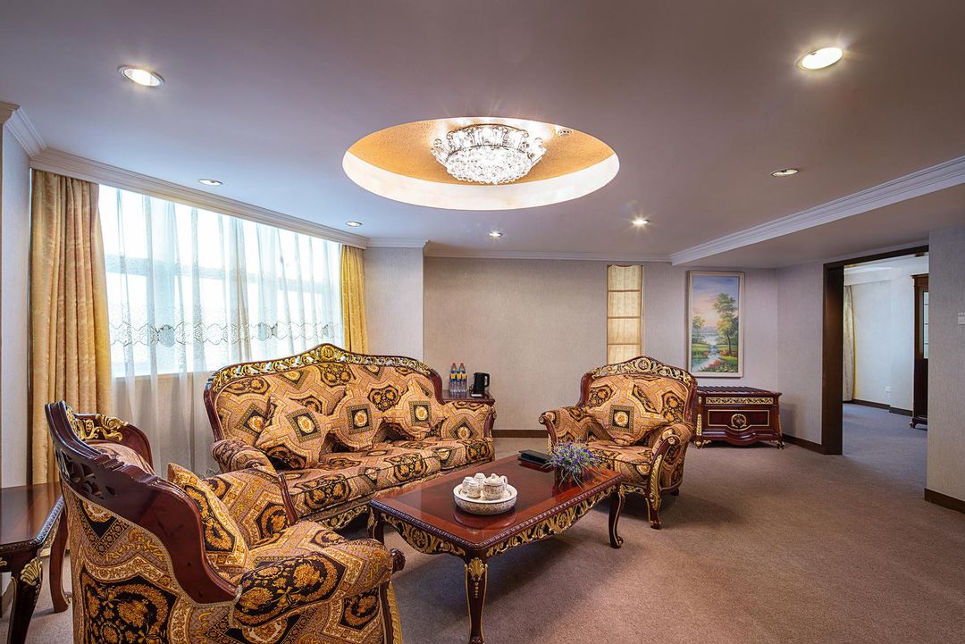 西安皇后大酒店(长乐公园地铁站交通大学店)