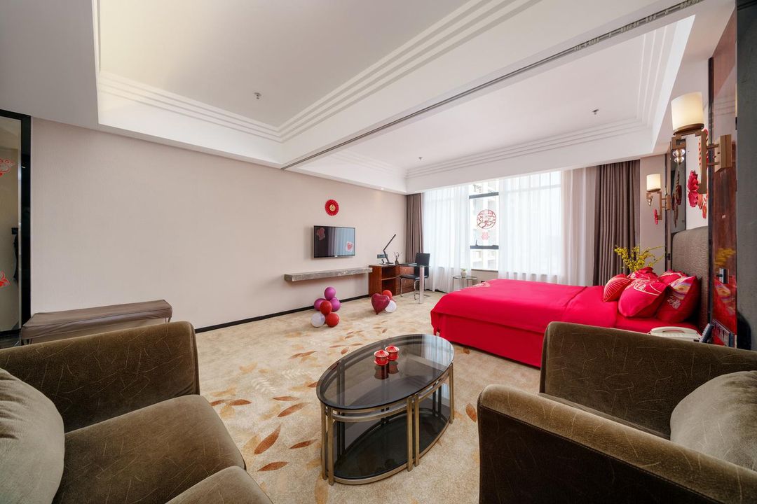 深圳中天美景大酒店(宝安国际机场西乡地铁站店)